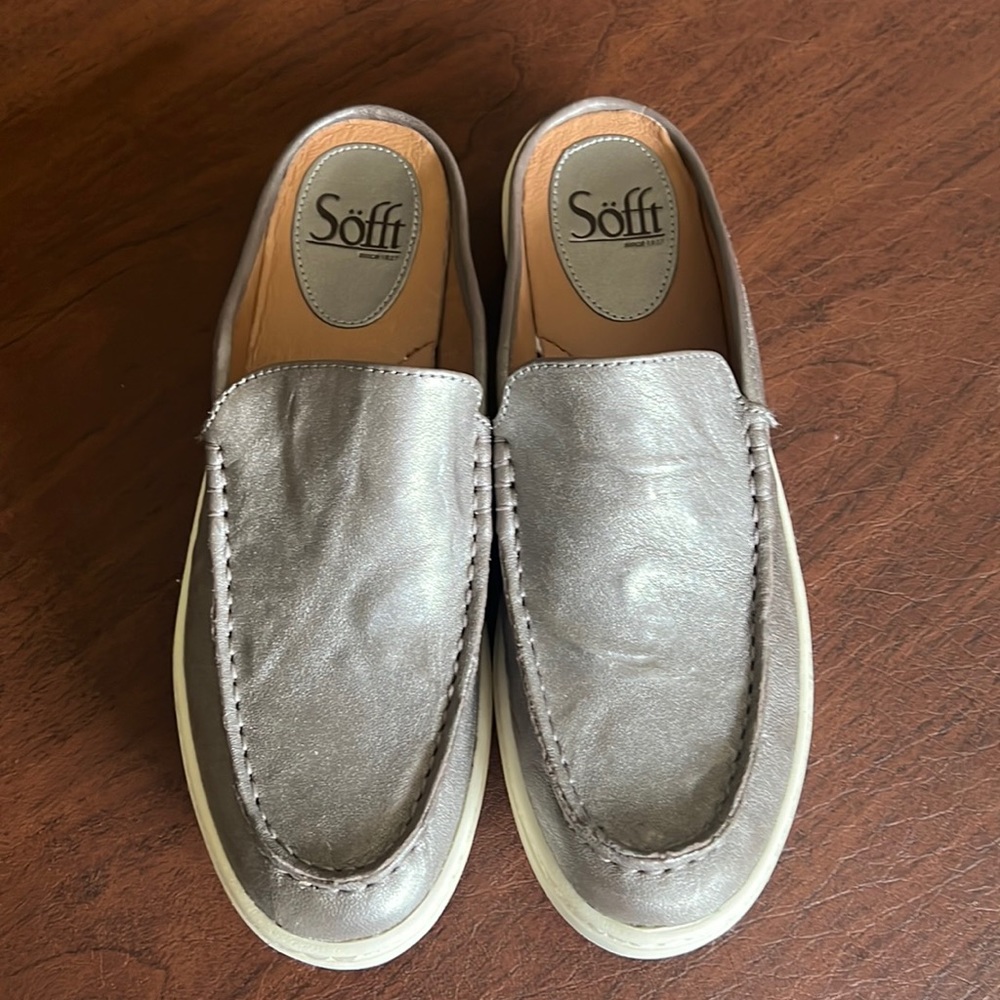 NWOT Söfft slip on sneakers in silver. 7.5